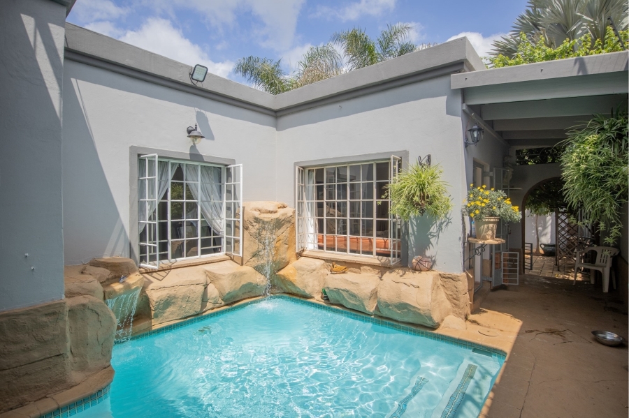 5 Bedroom Property for Sale in Ifafi North West